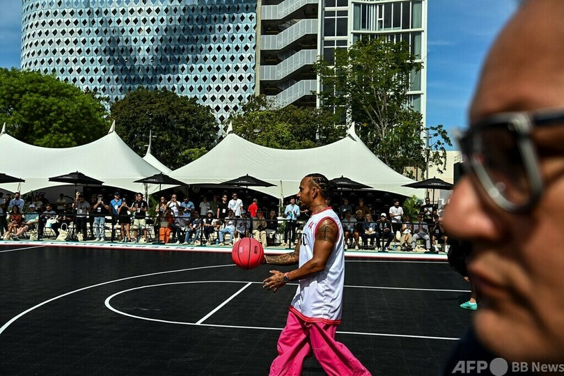F1ハミルトンがバスケ マイアミでイベント参加