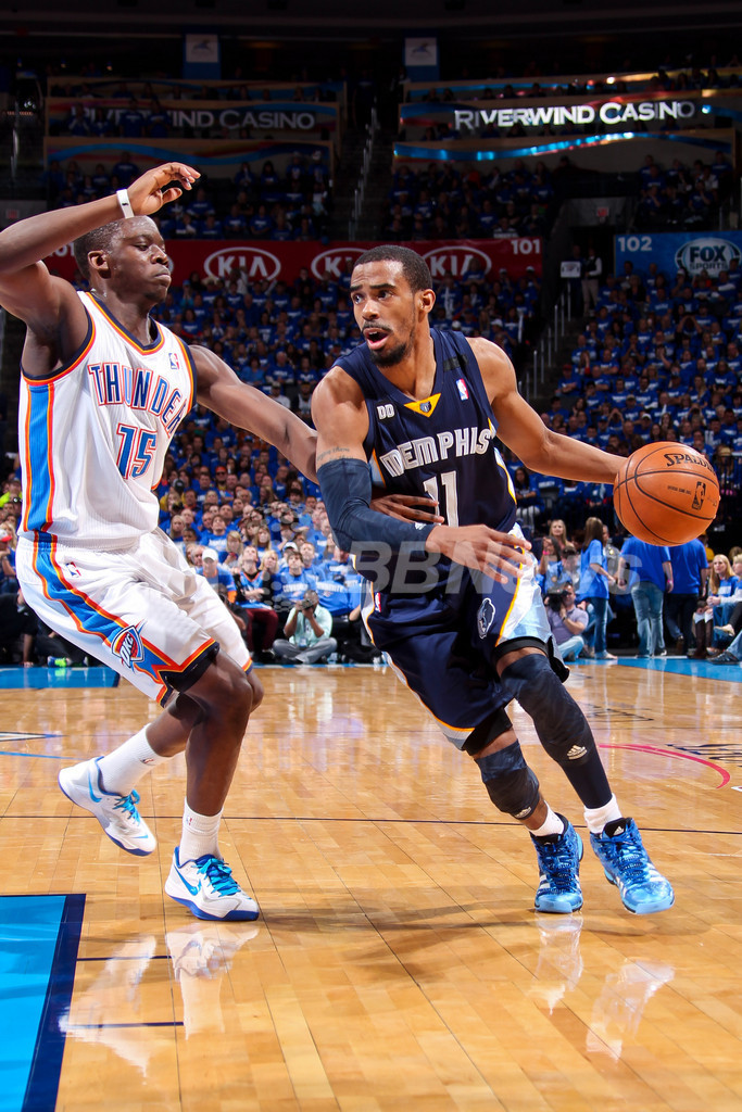 サンダー、接戦制しグリズリーズに先勝 NBAプレーオフ