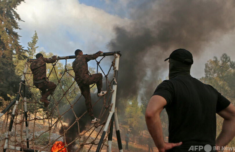イスラム過激派、新戦闘員の「卒業式」 シリア