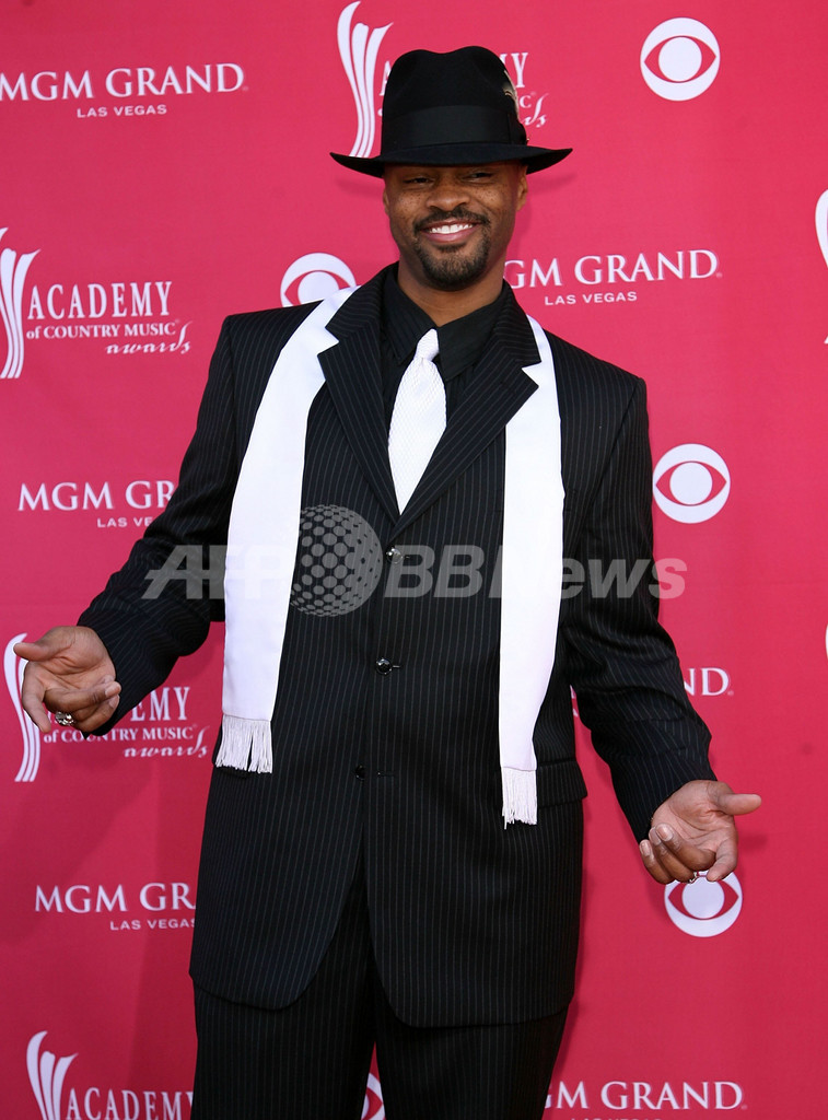 ＜第41回アカデミー・オブ・カントリーミュージック・アワード＞授賞式にK・クラークソン出席 - 米国