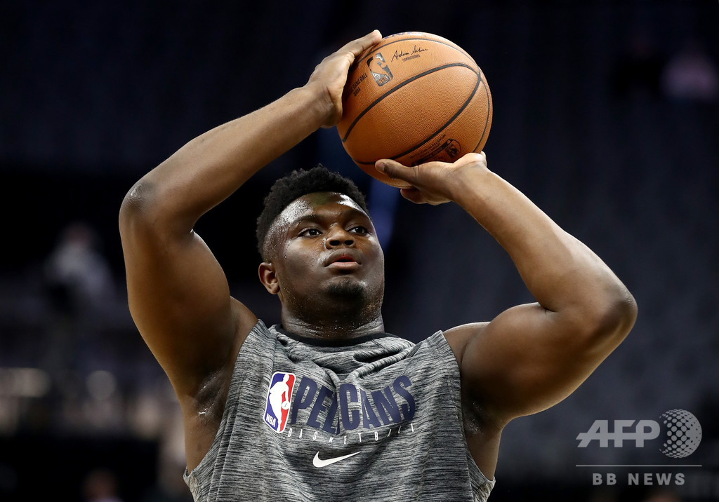ザイオンが待望のNBAデビュー、4Qだけで17得点に「MVP」コール ザイオンが待望のNBAデビュー、4Qだけで17得点に「MVP」コール