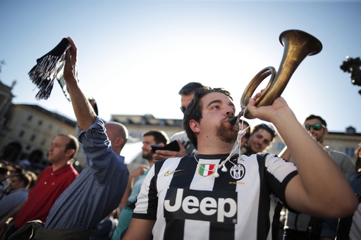 ユベントスの3連覇に歓喜するサポーター 写真20枚 国際ニュース：AFPBB