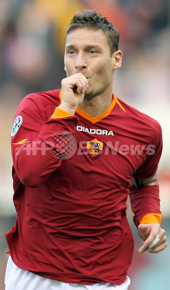 サッカー セリエA＞ローマ 3得点を挙げてパルマに快勝 - イタリア 写真