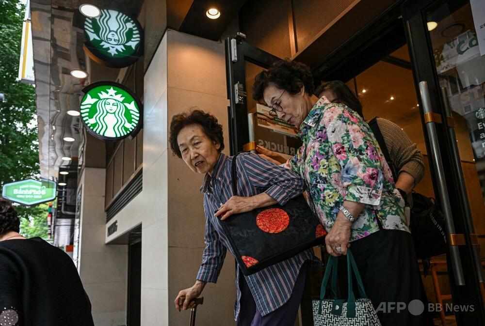 韓国スタバ全店が歴史研修で一斉閉店、タンクデー騒動でCEO解任