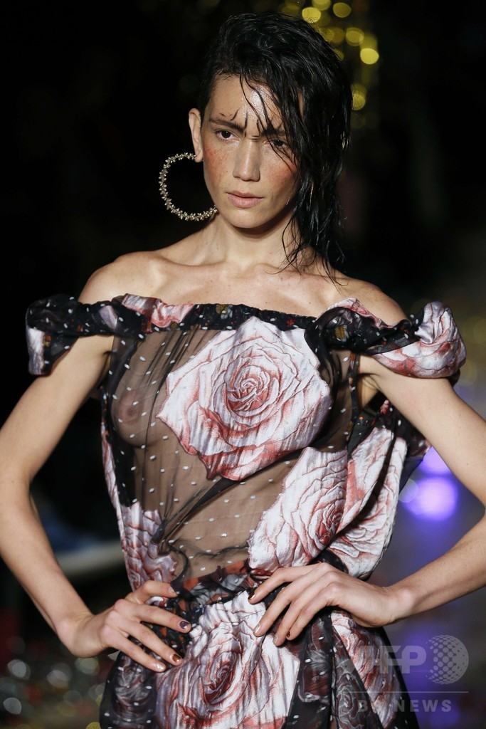 「ユニセックス」にまとう服、「ヴィヴィアン・ウエストウッド ゴールドレーベル」15/16秋冬