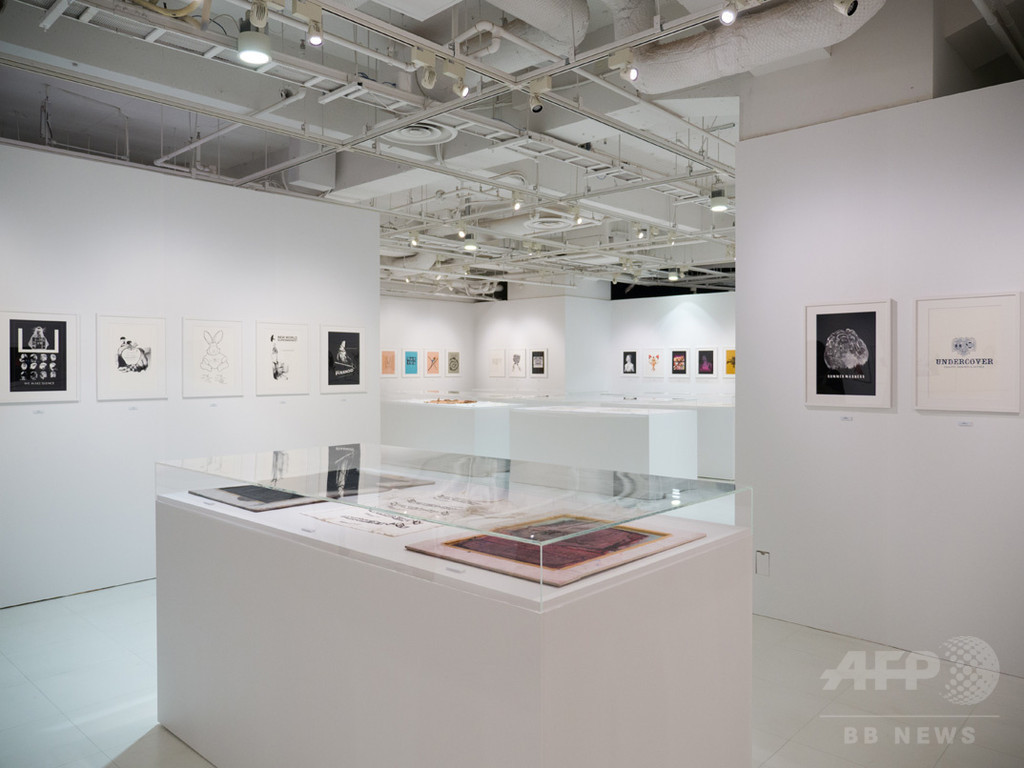 アンダーカバー」初のグラフィック展、23日まで 写真10枚 マリ