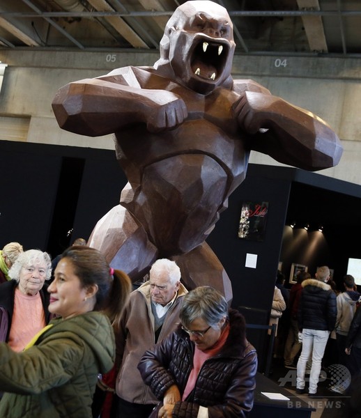 甘い芸術作品ズラリ、チョコの祭典 パリ