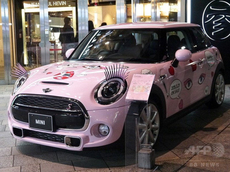 『ヤズブキー for シュウ ウエムラ』発売記念イベントにデザイナー本人も登場