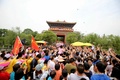 当日「清明上河園」には1万人以上の観光客が訪れた（2017年5月30日撮影）。(c)CNS/王中挙