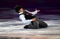 ソチ冬季五輪、フィギュアスケート・エキシビションの演技に臨む町田樹（Tatsuki Machida、2014年2月22日撮影）。(c)AFP/JOHN MACDOUGALL