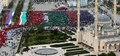 ロシア・チェチェン共和国のグロズヌイ（Grozny）でウラジーミル・プーチン（Vladimir Putin）大統領の誕生日に行われたパレードで、ロシア国旗の色を表現する参加者（2014年10月6日撮影）。(c)AFP/VASILY MAXIMOV