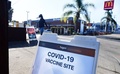 米カリフォルニア州ロサンゼルスで、マクドナルドの店舗脇に設営された新型コロナウイルスワクチン接種会場（2021年9月21日撮影）。(c)Frederic J. BROWN / AFP
