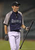 米大リーグ（MLB）は21日、各地で試合が行われ、シアトル・マリナーズ（Seattle Mariners）は6-1でテキサス・レンジャーズ（Texas Rangers）を下し、連勝を4に伸ばした。

試合前の練習に臨むシアトル・マリナーズのイチロー（Ichiro Suzuki、2012年5月21日撮影）。(c)AFP/Getty Images/Otto Greule Jr