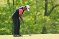 男子ゴルフのメジャー第2戦、第105回全米プロゴルフ選手権2日目。14番でパットに臨む松山英樹（2023年5月19日撮影）。(c)Michael Reaves/Getty Images/AFP