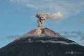 インドネシア・スメル山で大規模噴火 警戒レベル最高に
