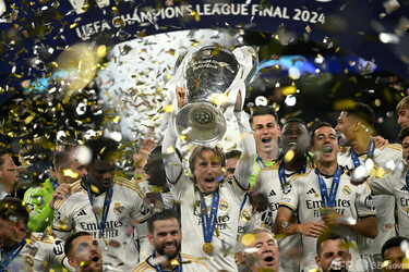 レアル、モドリッチと1年契約延長 写真1枚 国際ニュース：AFPBB News