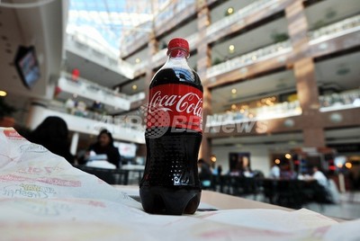 コカ・コーラ - 世界最高の漢、どらしる様の薦める漂流してきたコカコーラ コカコーラ コカ・コーラ 700ml×20個 : くすりのレデイハート