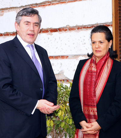 ブラウン英財務相が政界指導者らと会談 - インド