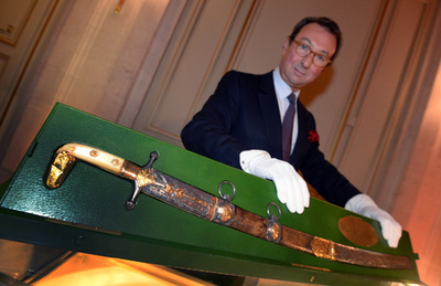 サウジアラビア建国のサーベル、1.3億円で落札