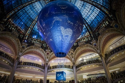 仏高級百貨店で「ディオール」70周年記念エキシビション