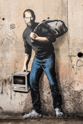 バンクシーが移民の窮状訴える壁画、ジョブズ氏も登場 仏カレー