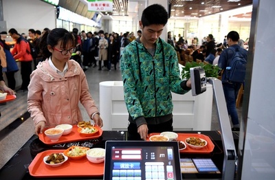 学食で「スマート食堂」サービスを導入、栄養面のアドバイスも　中国・蘭州