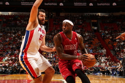 ヒートの連勝が10でストップ、ピストンズに敗れる