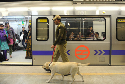 ニューデリー地下鉄、乗客対象の酒気帯び検査を計画