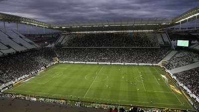 W杯開幕戦のスタジアムで最終テスト、一部観客席は未完成