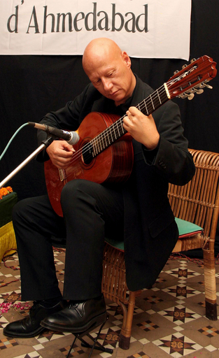 仏クラシックギタリストのPhilippe Loli インドでコンサート開催