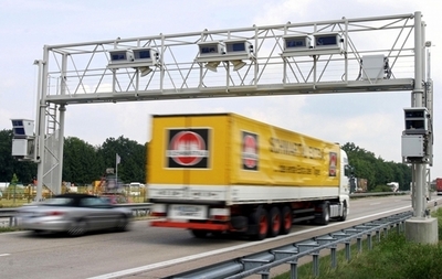 「恋人に会いたい！」、自転車でアウトバーンを疾走