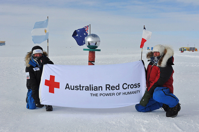 オーストラリア人男性、北極点から南極点までの究極マラソンに成功
