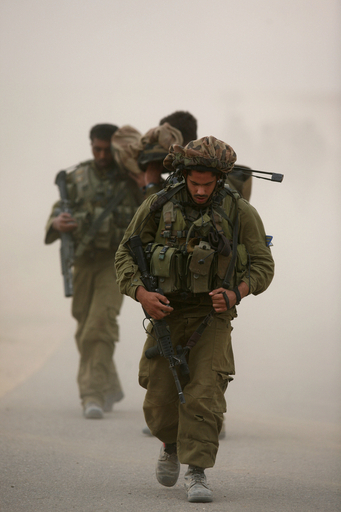 イスラエル軍、パレスチナ武装勢力と銃撃戦