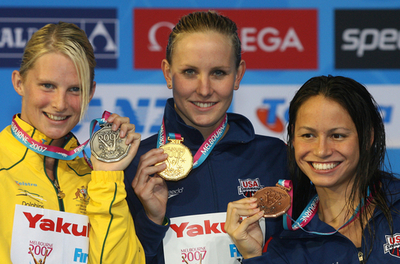 ＜第12回世界水泳選手権＞競泳、ハーディー、ジョーンズとカークを抑え女子50メートル平泳ぎで金メダルを獲得 - オーストラリア