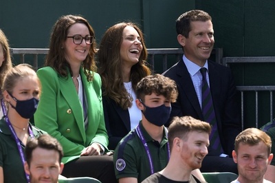 英キャサリン妃、ウィンブルドン観戦 デザート作りにも挑戦