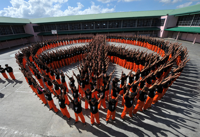 ダンスで士気も向上、フィリピンの踊る受刑者