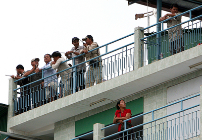 カンボジア北西部で人々が熱狂する「雨降りの賭け」の季節が到来