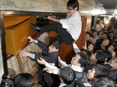 韓国国会、米韓FTA批准めぐり乱闘騒ぎに