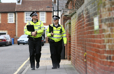 英警察、予算不足で「スカイプ事情聴取」を試験導入