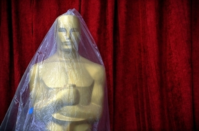 光を当てるだけで自己修復するポリマーを開発、米大学