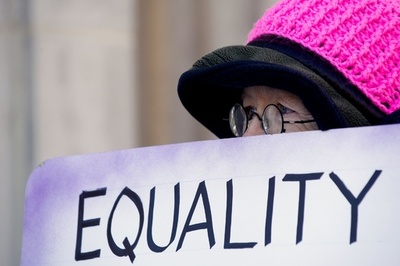 女性の権利享受、男性の4分の3 世界銀行