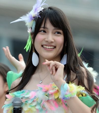 AKB48握手会で男が刃物、メンバーら3人負傷