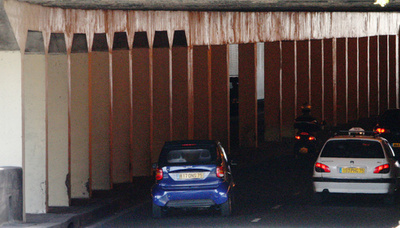 映画『ダイアナ』ポスターを事故現場近くに掲示、批判殺到で撤去に