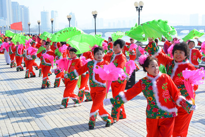 中高年女性らの「広場舞」、規制の対象となるか 中国