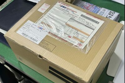 日本からの「不審な小包」、韓国の警察官が身構えた直後…箱から溢れ出たのは“高齢夫婦の愛情”だった