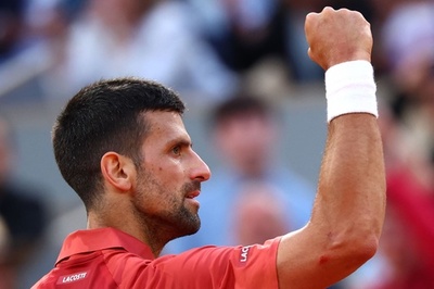 手術のジョコビッチ「痛みない」 エキシビでメドベージェフ下す