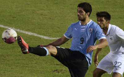 スアレスの得点でウルグアイがフランスに勝利、サッカー国際親善試合