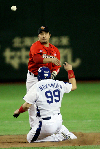 ワイバーンズ 初戦でドラゴンズを破る