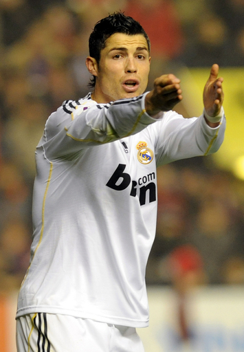 レアル・マドリード オサスナと引き分けてバルセロナに勝ち点で並べず