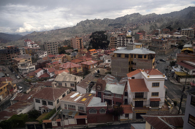 レイプで11歳少女が妊娠、中絶めぐり論議 ボリビア